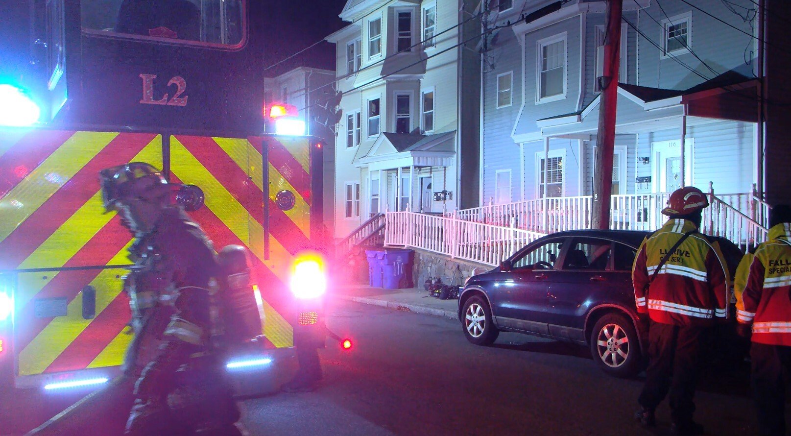 حرائق متعددة تجتاح الولايات المتحدة، تتسبب في نزوح وإصابة