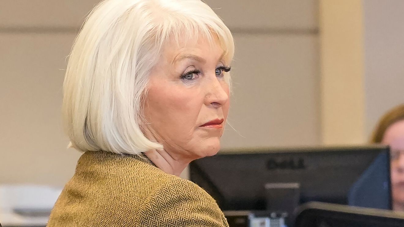 特朗普总统赦免涉嫌选举系统违规的科罗拉多州前书记员，州官员表示质疑