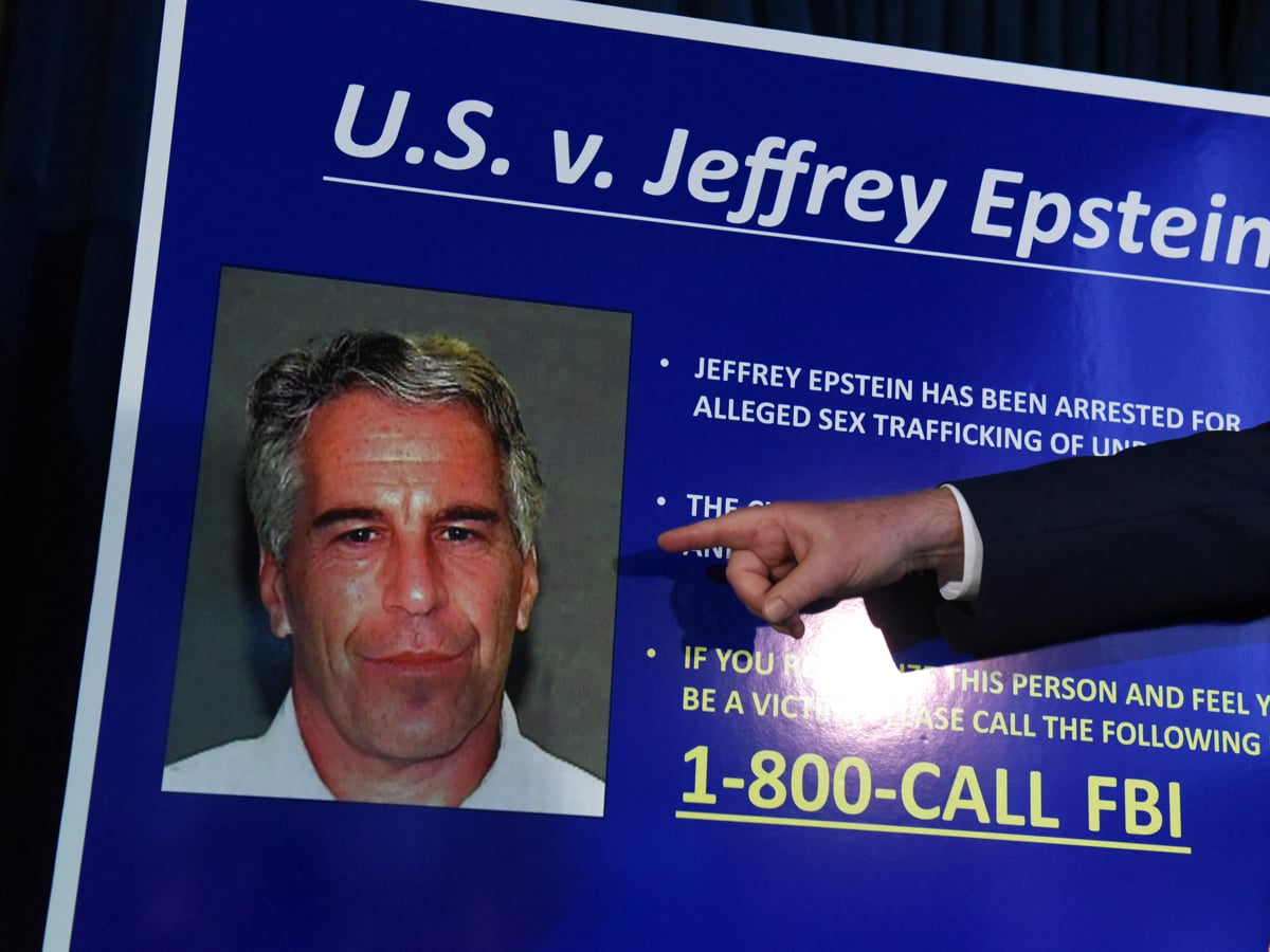 Le ministère de la Justice fait face à une échéance alors que les documents Epstein fixent la date de publication