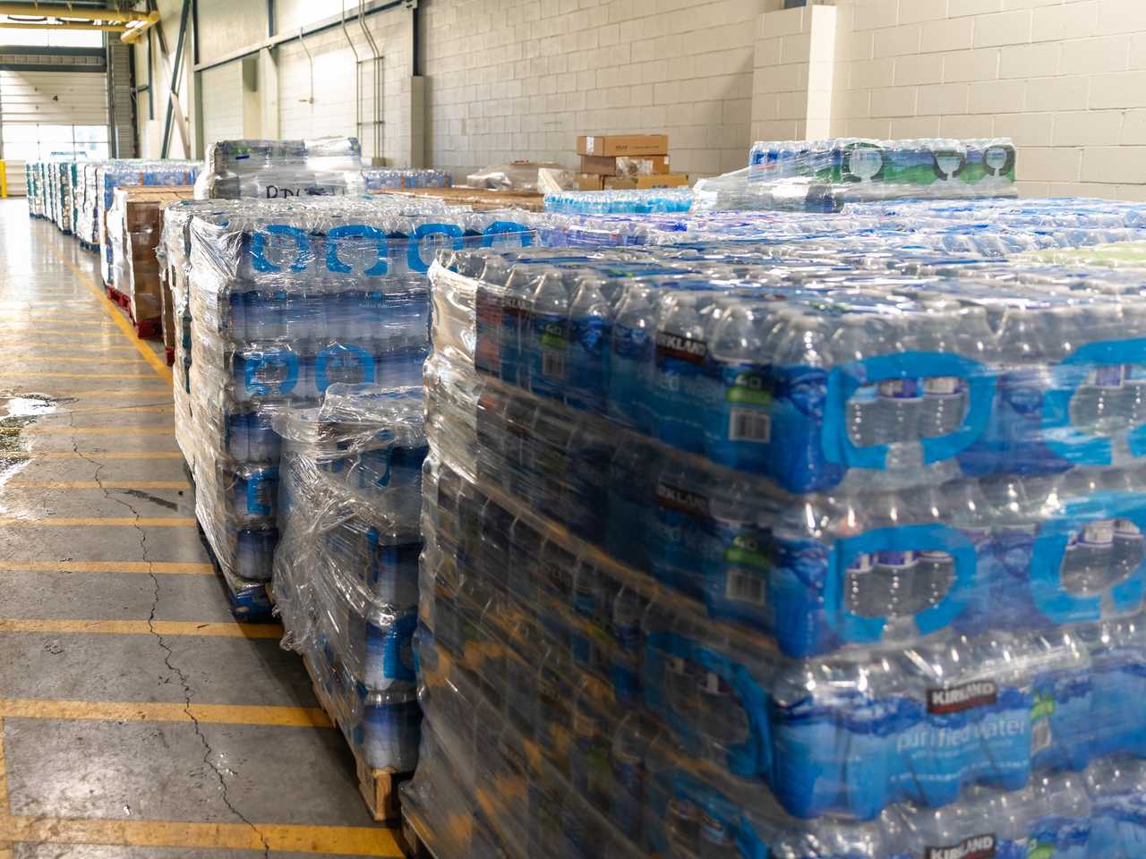 ووترفري تكافح مع كسر خط مياه رئيسي، المدارس مغلقة