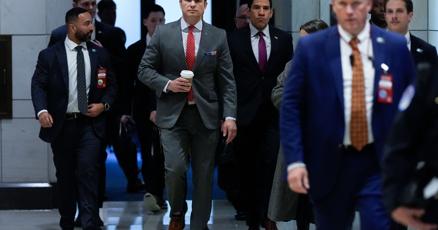 美军东太平洋打击贩毒船只，造成多人死亡