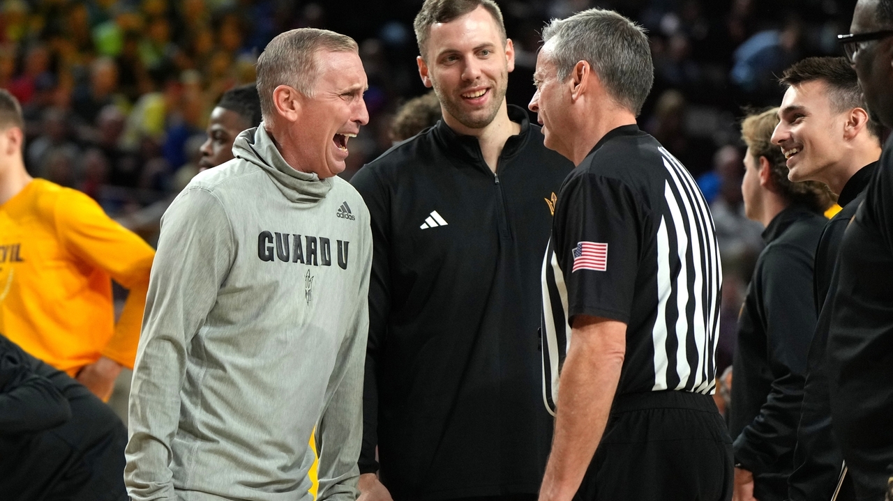 Arizona State derrota a Kansas; podría ser el último partido en casa de Bobby Hurley