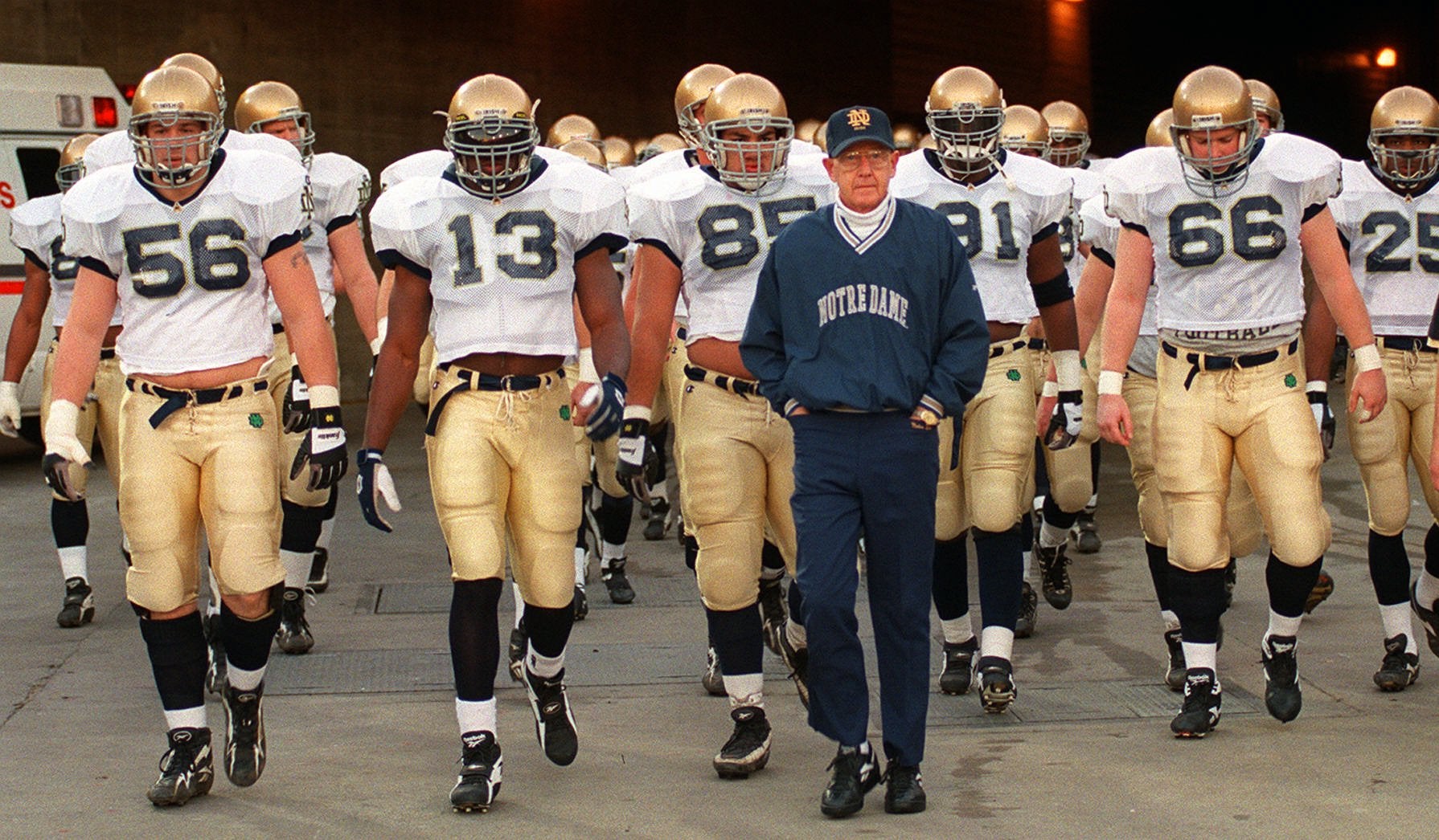 وفاة مدرب نوتردام الأسطوري لو هولتز عن 89 عامًا