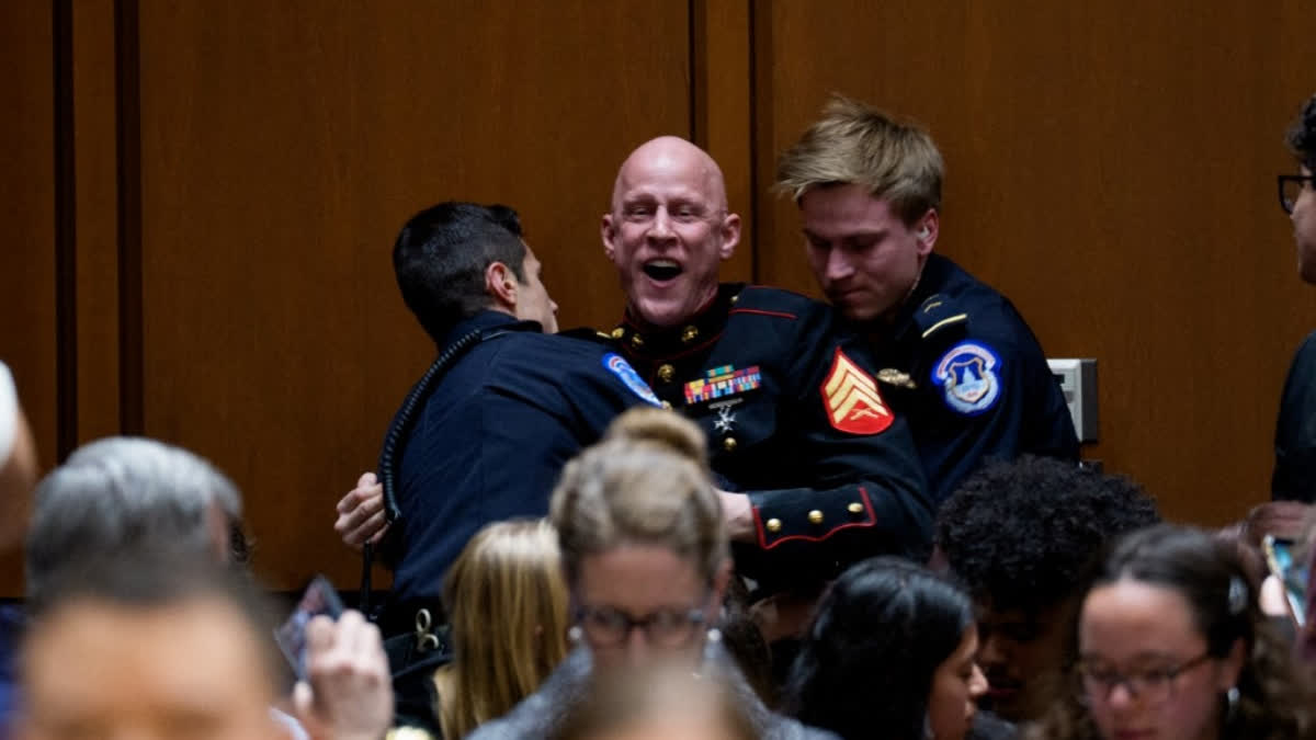 Hombre de Carolina del Norte arrestado tras interrumpir audiencia del Senado sobre Irán