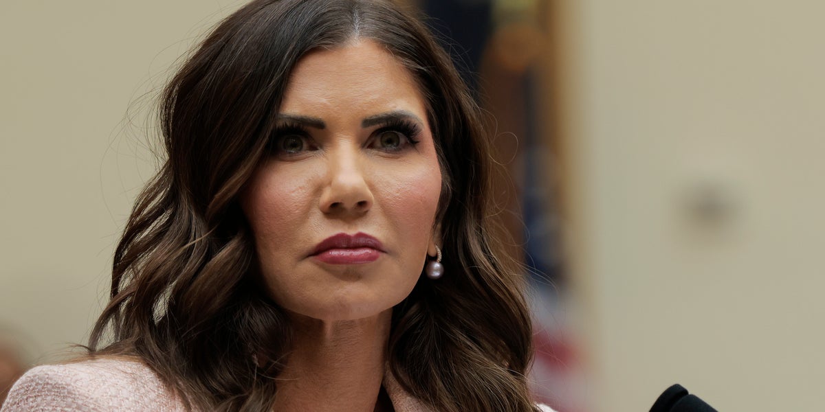 Trump limoge la secrétaire à la Sécurité intérieure Kristi Noem, nomme le sénateur Mullin pour la remplacer