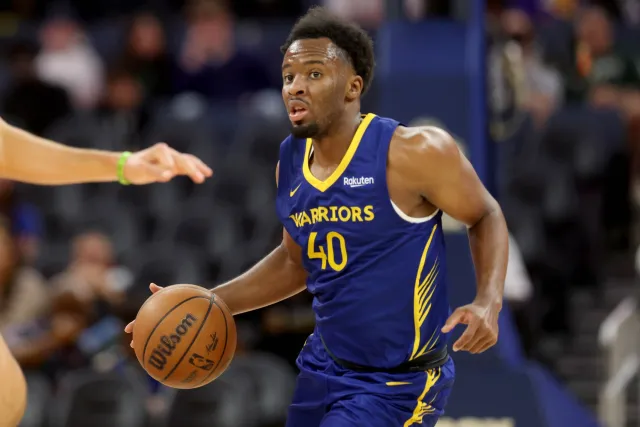 غولدن ستايت ووريورز يتغلبون على هيوستن روكتس في الوقت الإضافي