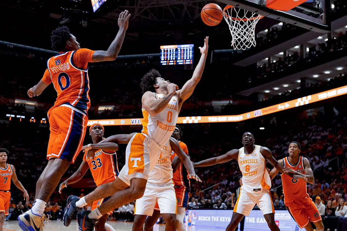 नैशविले ने एसईसी टूर्नामेंट में ऑबर्न को हराकर क्वार्टरफ़ाइनल में जगह बनाई