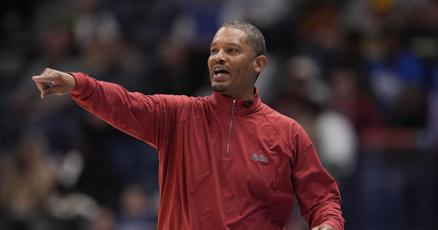 ओक्लाहोमा ने एसईसी टूर्नामेंट में साउथ कैरोलिना और टेक्सास ए एंड एम को हराकर क्वार्टर फाइनल में जगह बनाई, शुक्रवार को अर्कांसस से भिड़ेगा।