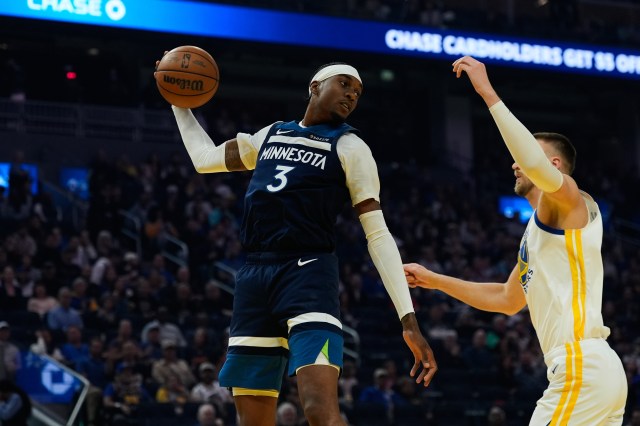 Minnesota Timberwolves vencen a los Golden State Warriors plagados de lesiones