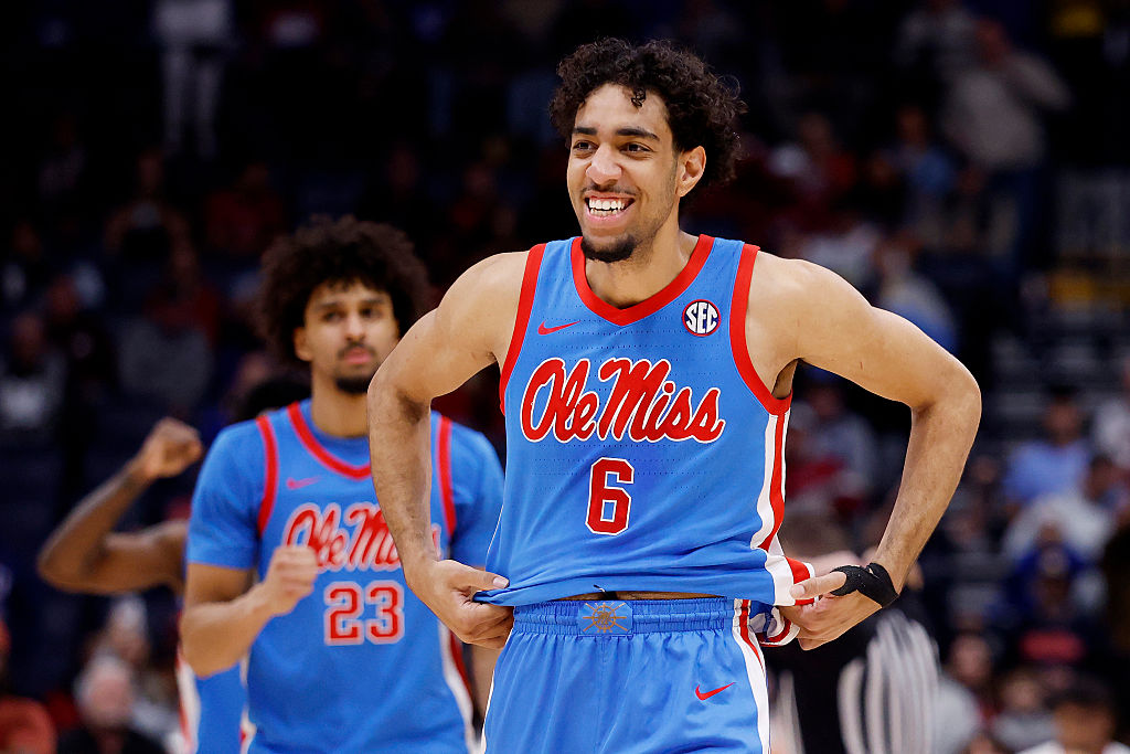 آرکنساس نے SEC ٹورنامنٹ کے فائنل میں جگہ بنا لی؛ وینڈربلٹ نے فلوریڈا کو شکست دی۔