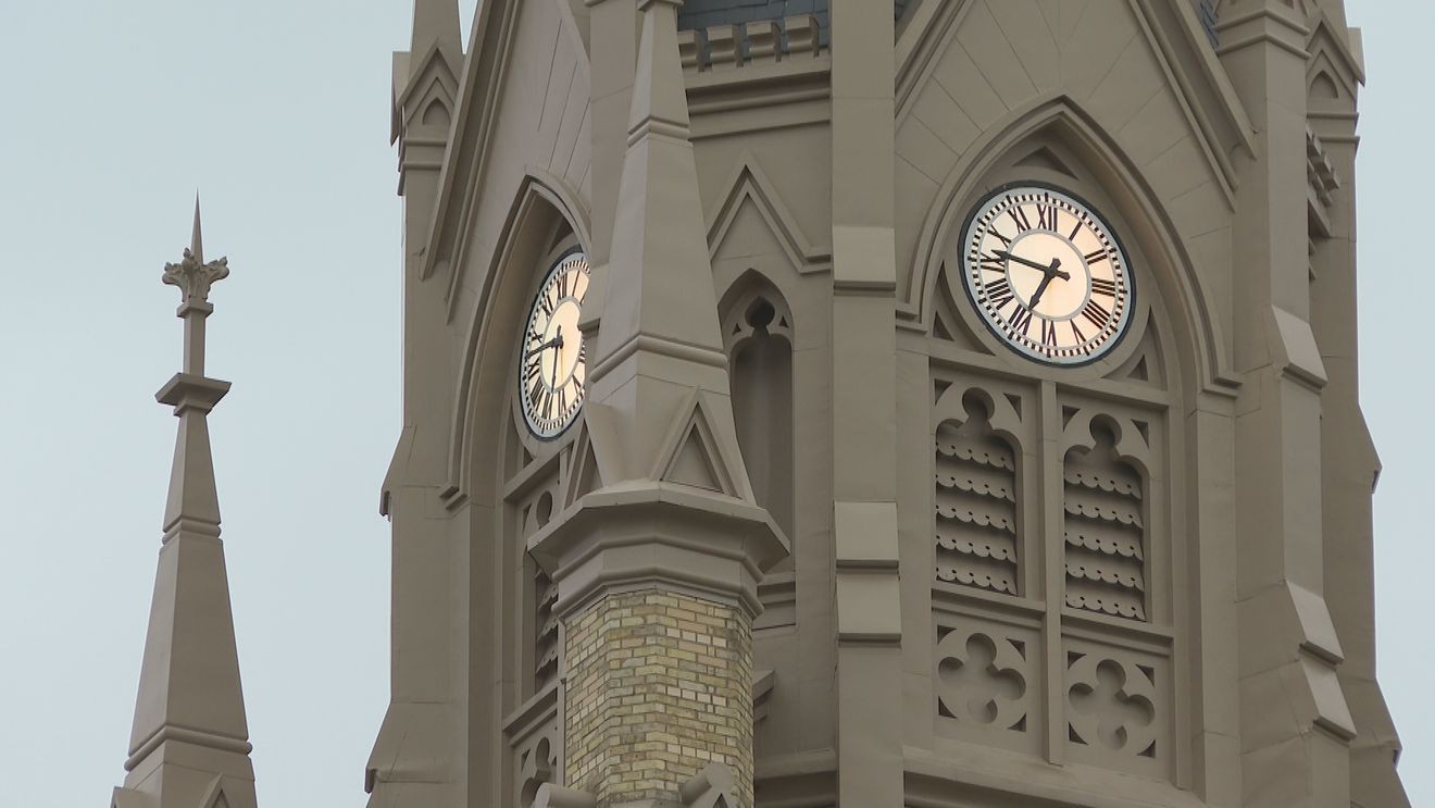 Une messe et une procession à Notre Dame honorent l'ancien entraîneur Lou Holtz