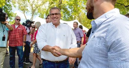 Darren Bailey gana las primarias republicanas de Illinois, se enfrenta a J.B. Pritzker en noviembre