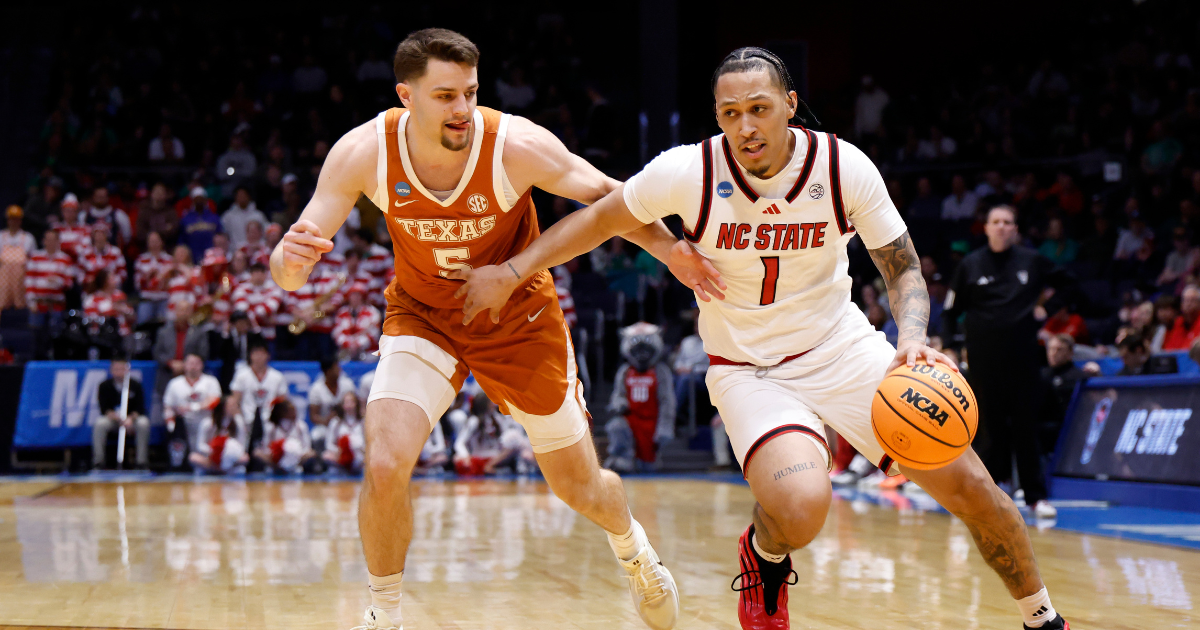 Tramon Mark's Late Jumper Sends Texas Into Tournament