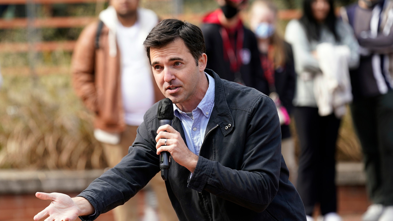 المدعي العام لولاية كارولاينا الشمالية يقود دعوى قضائية ضد صفقة إعلامية بقيمة 7.4 مليار دولار