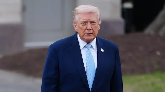 特朗普称与伊朗会谈“非常有成效”，暂停对伊朗的打击