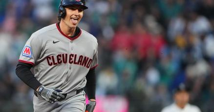 Guardians' Chase DeLauter homers on Opening Day win