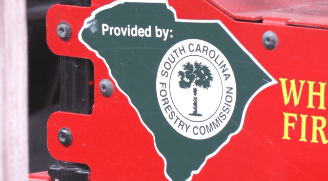 ساوث كارولينا ترفع حظر الحرق على مستوى الولاية مع استمرار الجفاف