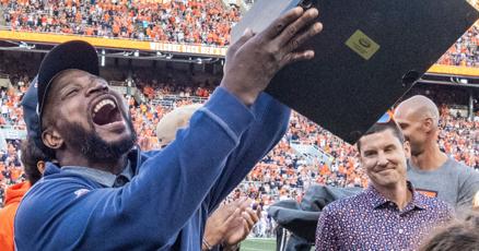 L'Illinois affrontera UConn en demi-finale du Final Four NCAA