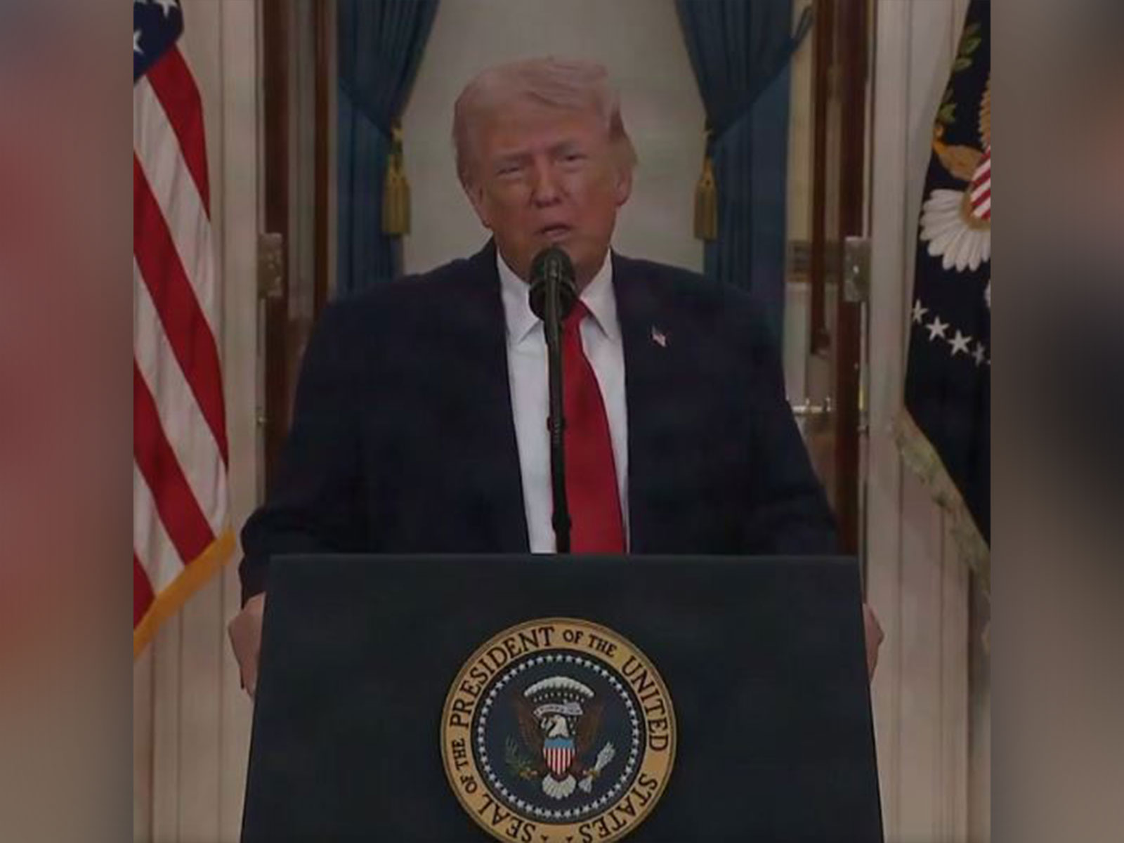 Trump Says U.S. Could Seize Strait of Hormuz