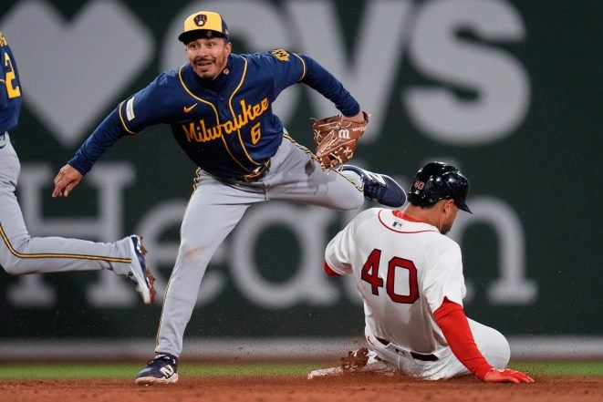 Contreras Warns Brewers After Being Hit; Series Tension