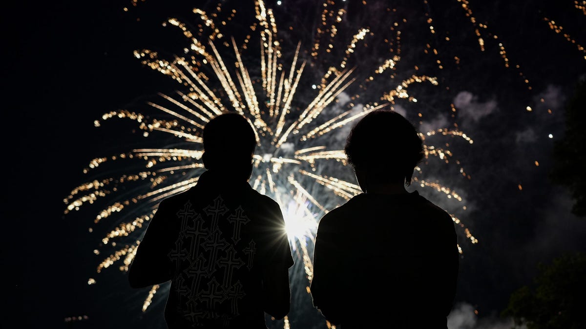 नए साल की पूर्व संध्या पर आतिशबाजी: अधिकारियों ने सुरक्षा की अपील की