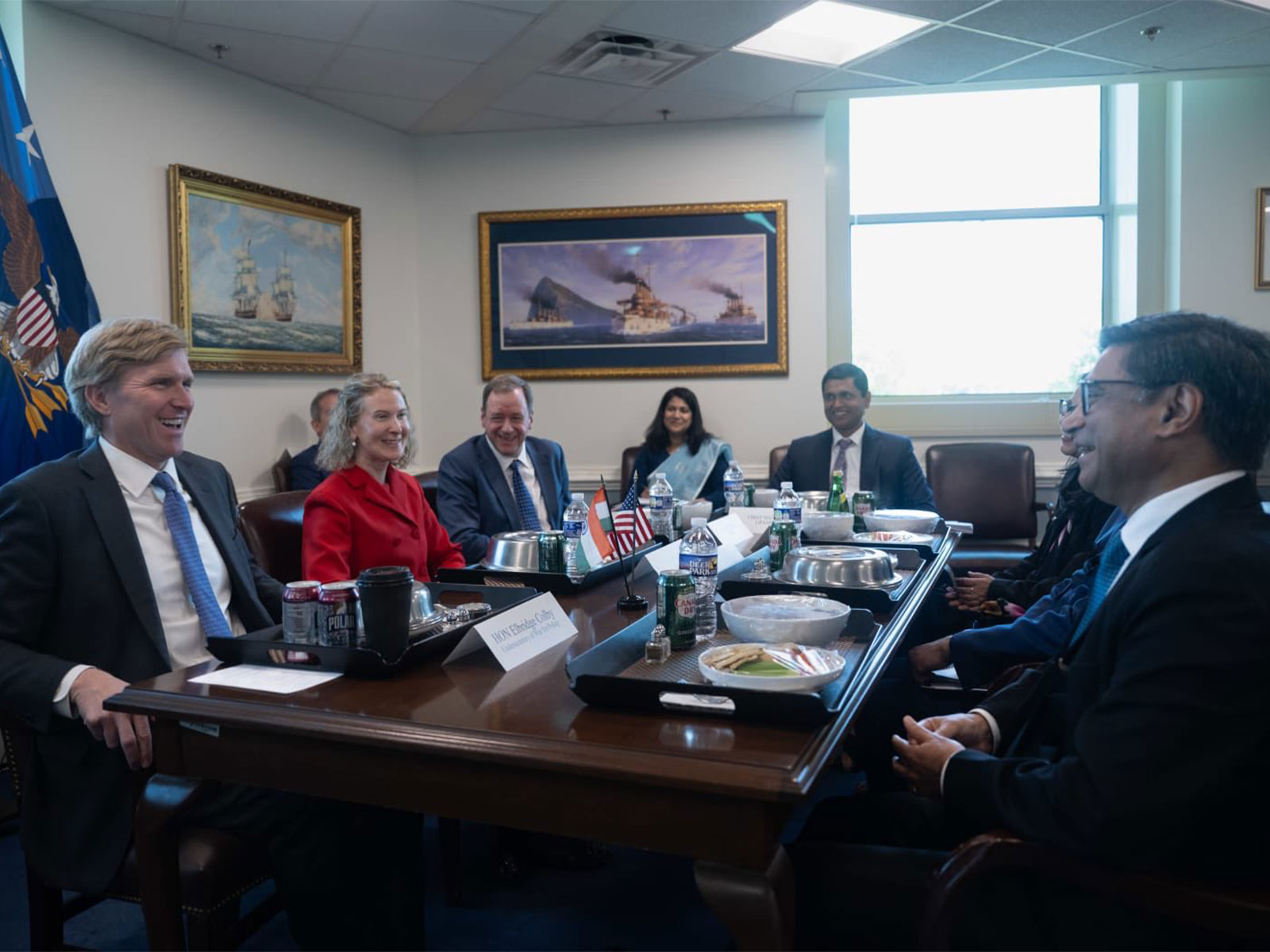 印度外交秘书会见美国国防部官员，讨论深化国防、技术和供应链联系