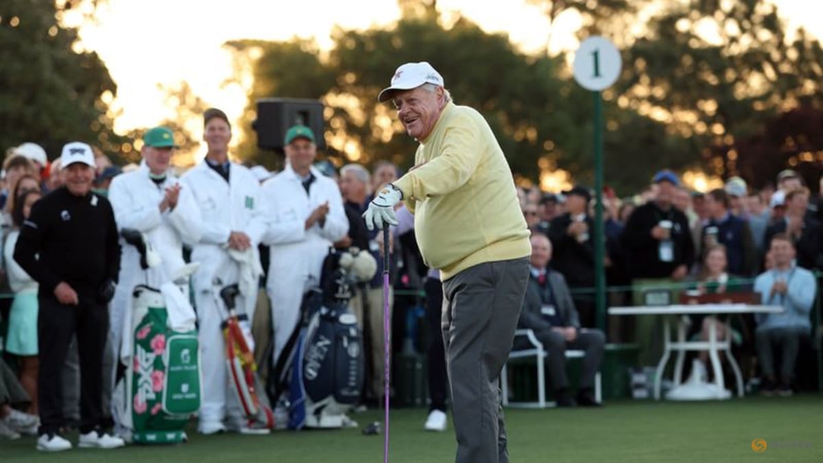 Nicklaus, Player et Watson donnent le coup d'envoi du Masters, Woods absent pour traitement