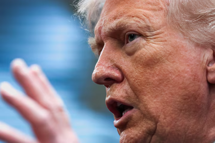 Trump Warns Iran Against Imposing Fees in Hormuz