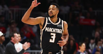 ہاکس نے این بی اے پلے آف میں جگہ بنا لی، سی جے میک کولم کی شاندار کارکردگی