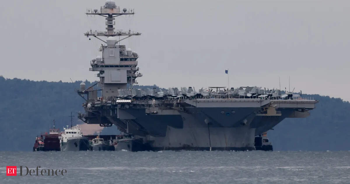 Dos destructores de la Marina de EE. UU. transitan el Estrecho de Ormuz mientras EE. UU. comienza a despejar minas