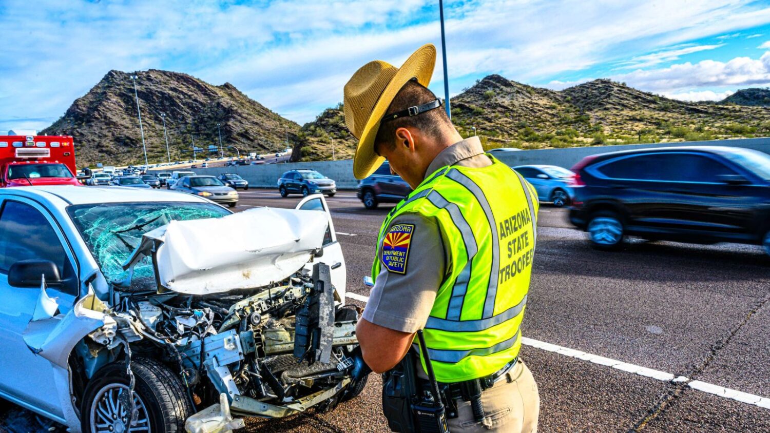 प्रिंसिपल ने बंदूकधारी पूर्व छात्र को स्कूल में रोका, पैर में लगी गोली