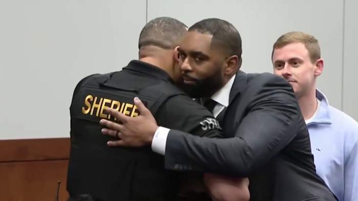 Ex entrenador de Michigan, Sherrone Moore, sentenciado a 18 meses de libertad condicional; Gobernador de Maryland Wes Moore es noticia por lista de anuario universitario