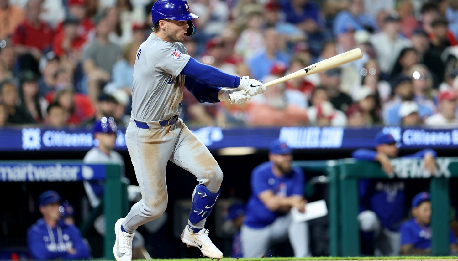 小熊队10-4击败费城人队，赫尔纳打出关键安打