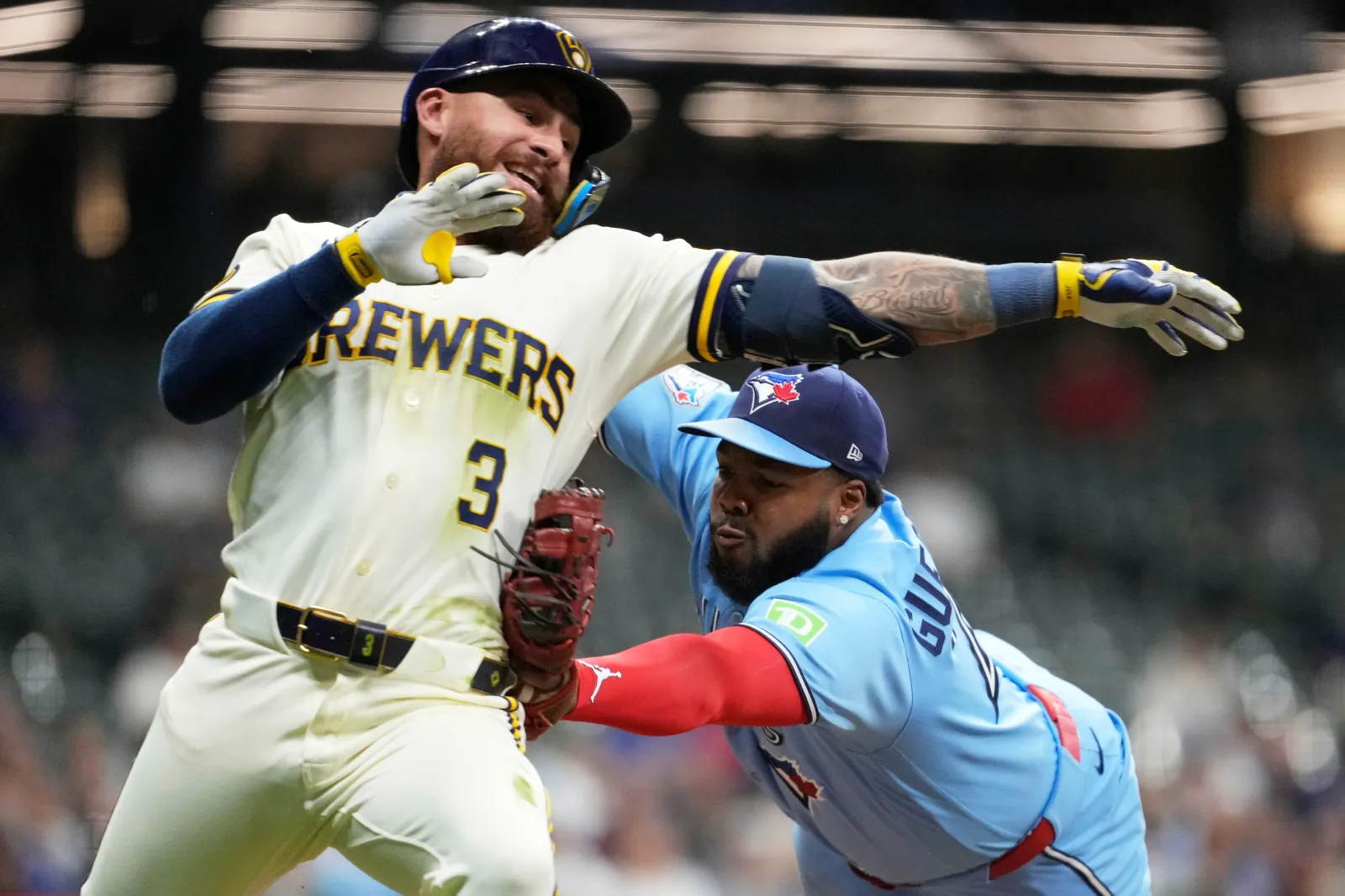 Blue Jays win; Brewers rebound with small-ball victories