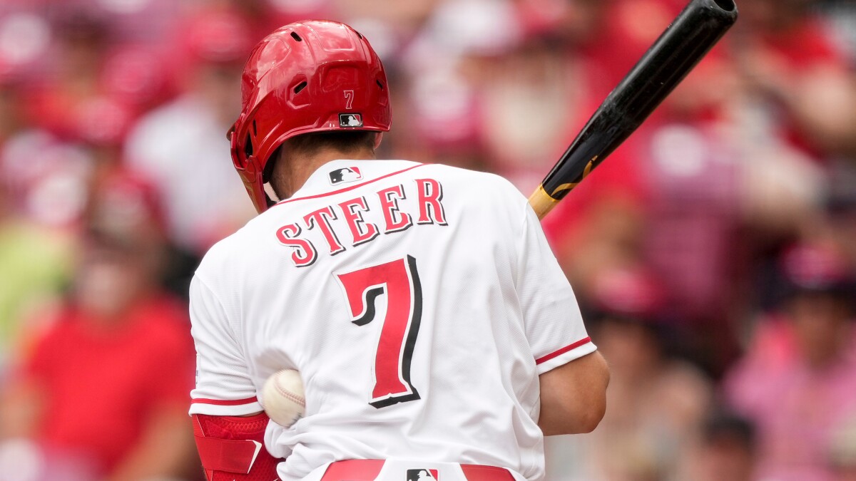 جائنٹس نے ریڈز کو 3-0 سے شکست دی، روپ نے شاندار کارکردگی کا مظاہرہ کیا، چیپ مین کی ڈبل سے فتح کی راہ ہموار ہوئی