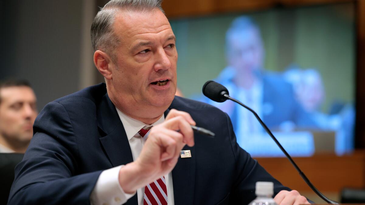 Director interino de Inmigración de EE. UU. renuncia a finales de mayo