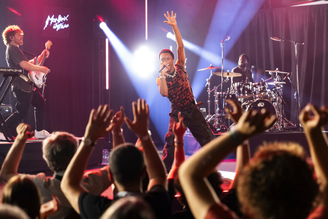 مغني يبلغ من العمر 21 عامًا يُقبض عليه للاشتباه في ارتكابه جريمة قتل مراهقة