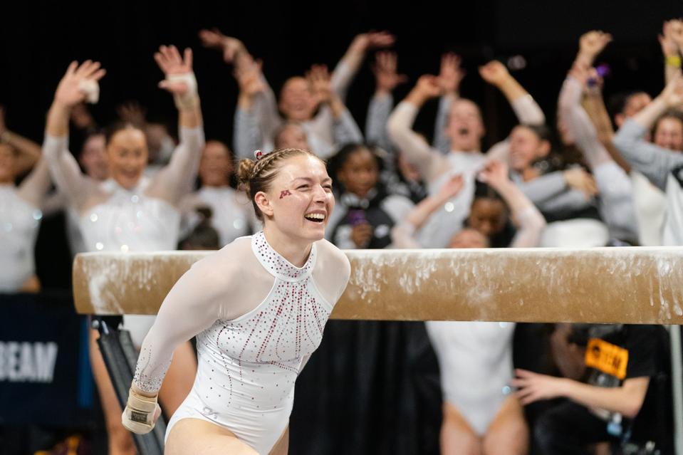 Minnesota Upsets UCLA; Oklahoma, LSU, Florida Reach Final