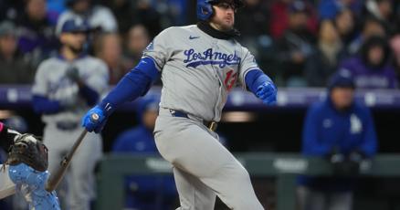 Dodgers edge Rockies 7-1 as Muncy homers twice