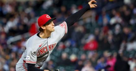 Reds' Suárez, Williamson lead 2-1 win in Minneapolis