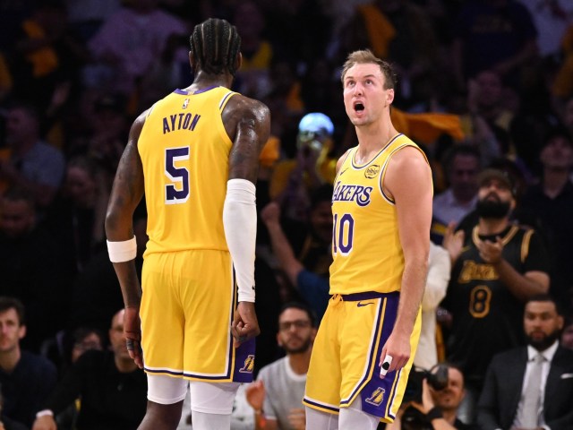 Lakers win Game 1 with gritty effort against Durant-less Rockets