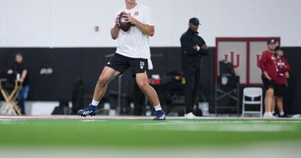 门多萨，加州转校四分卫，在印第安纳成为海斯曼奖得主、全国冠军，并有望成为 NFL 选秀头号热门