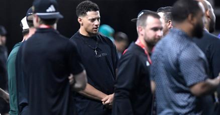 Mahomes Attends Chiefs Offseason Program While Rehabbing Knee