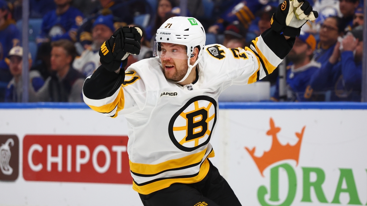 Bruins beat Sabres in Game 2, series tied