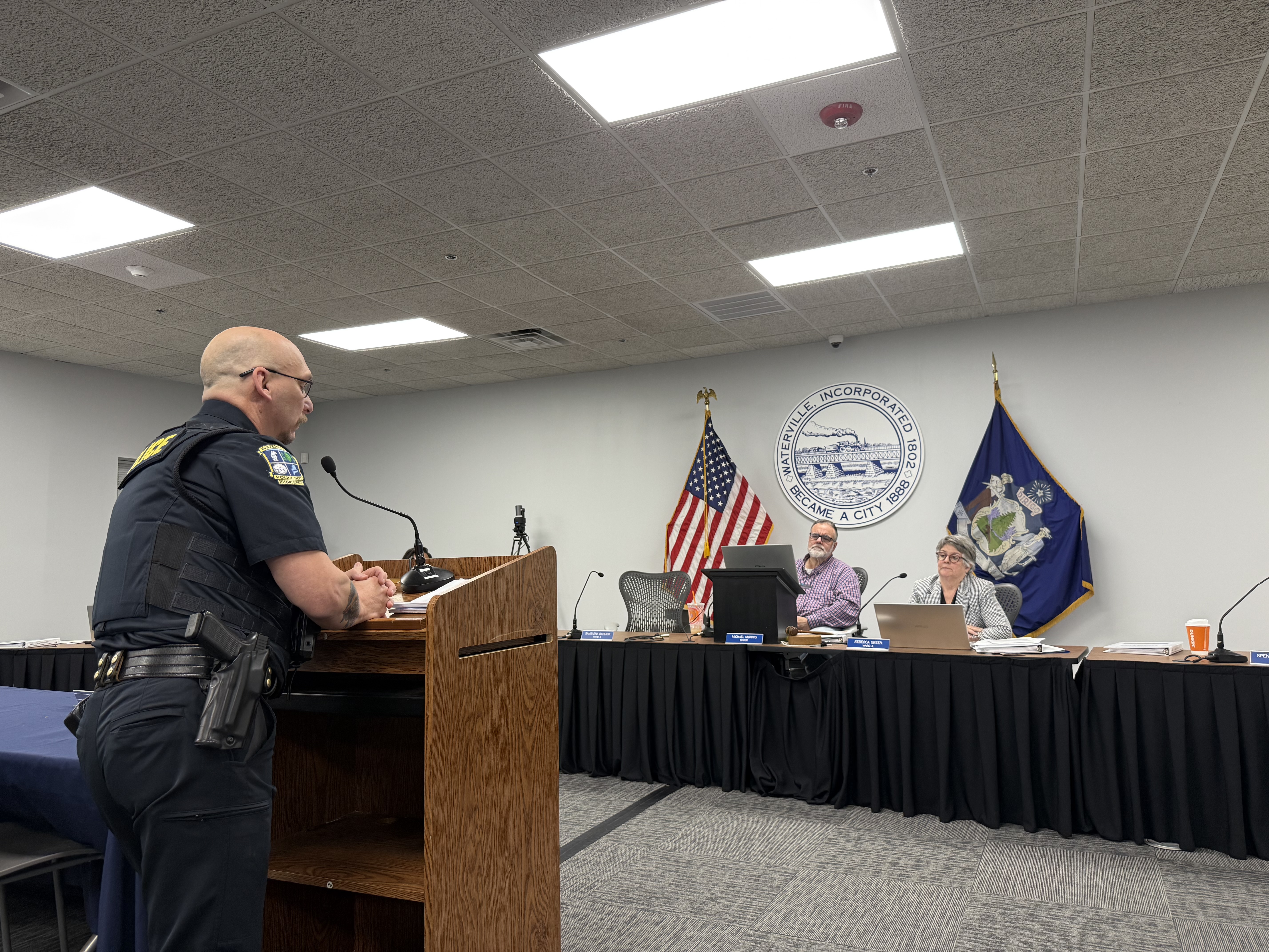 مجلس ووترفيل يصوت للنظر في مرسوم يقيد تعاون الشرطة مع الهجرة، ومسؤولو هيوستن يقرون مرسوماً معدلاً بعد تجميد التمويل