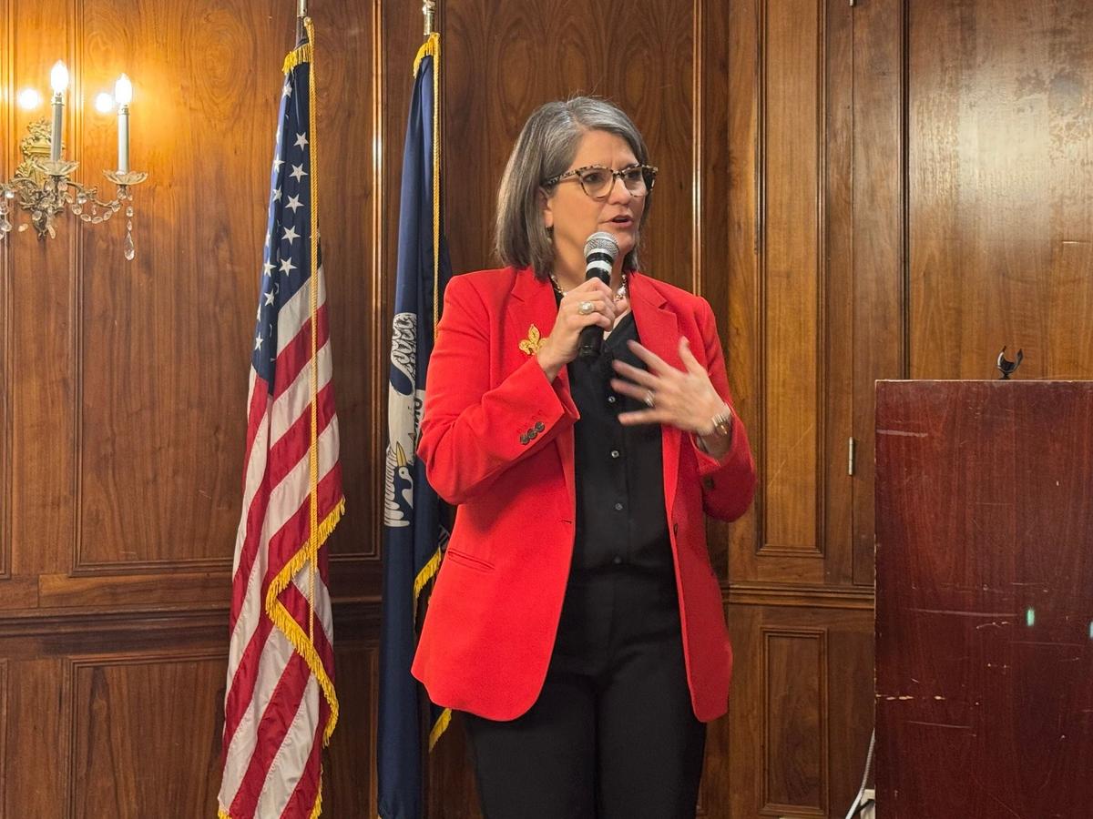 路易斯安那州购物中心枪击案致一学生死亡，五人受伤，警方拘留多名嫌疑人