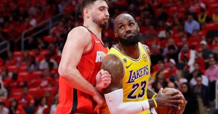 Lakers Rally In Overtime To Take 3-0 Lead