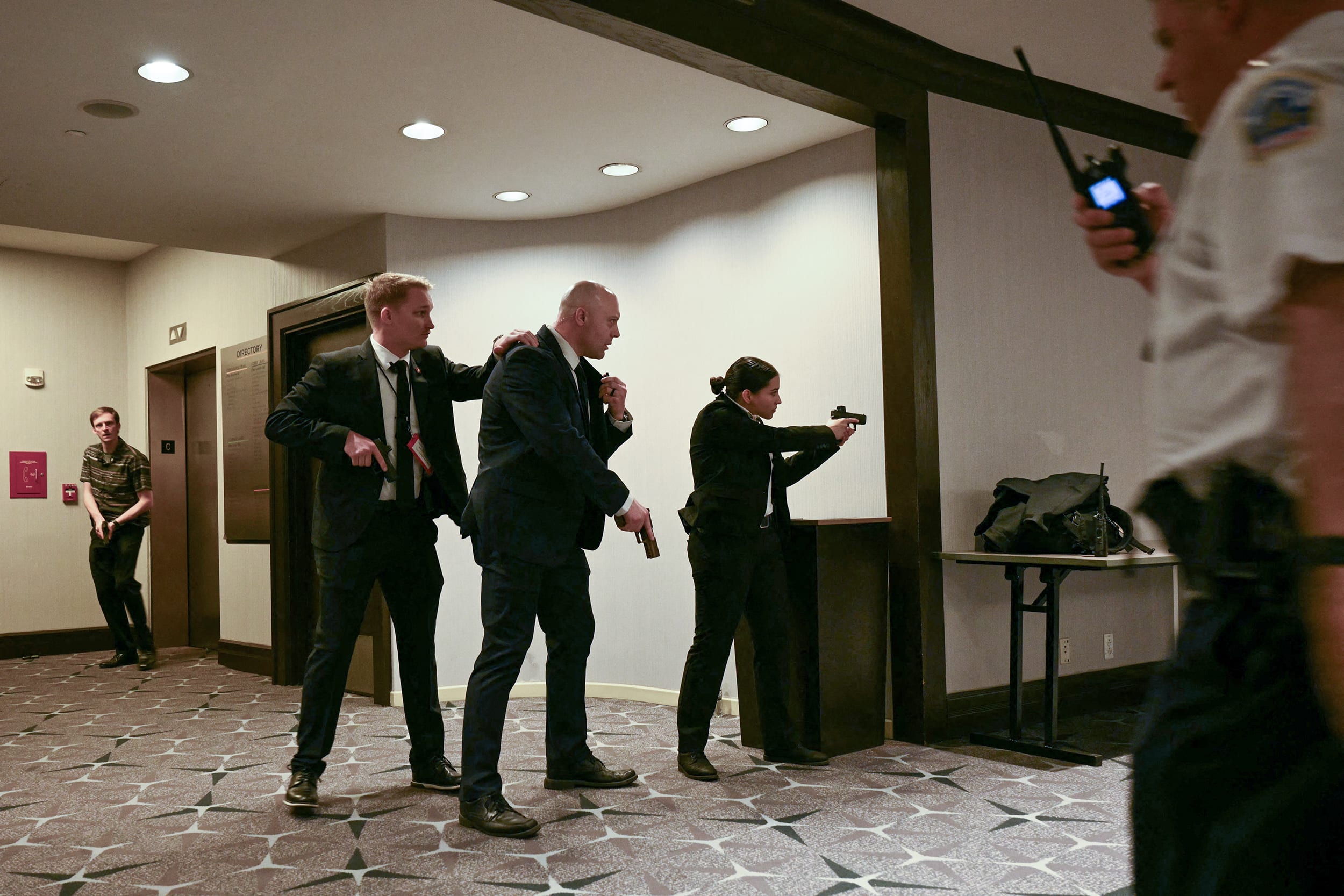 白宫记者晚宴因枪击事件中断，特朗普等官员被疏散