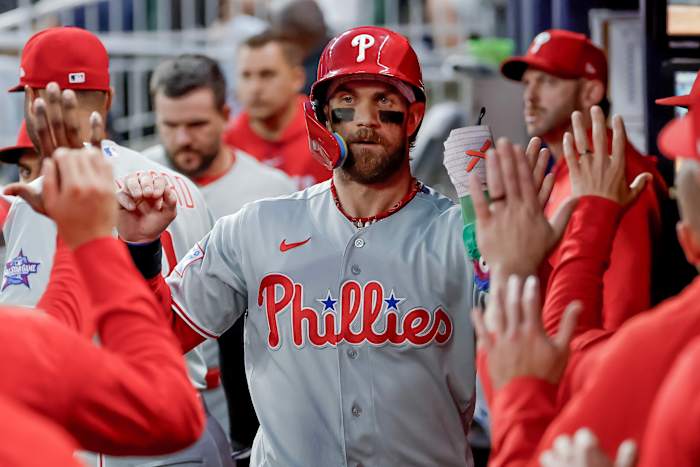 Harper's 10th-inning single ends Phillies' 10-game losing skid