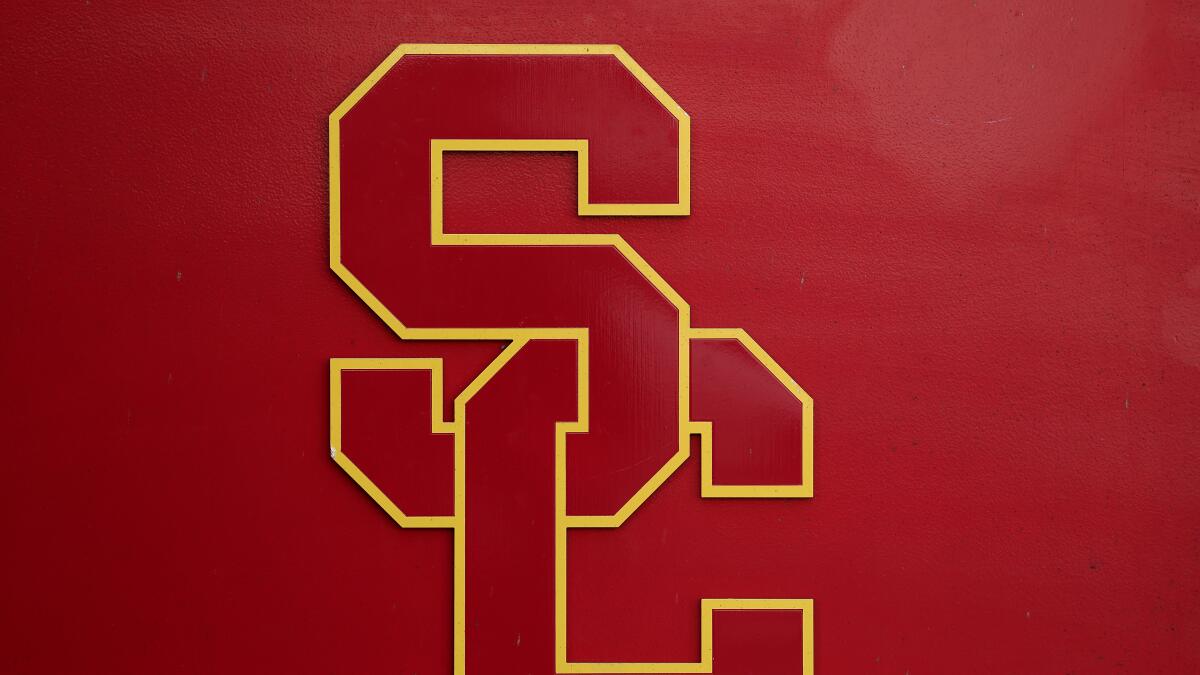 यूएससी ने कैलिफ़ोर्निया को 10-9 से हराकर सातवीं एनसीएए महिला वाटर पोलो चैंपियनशिप जीती